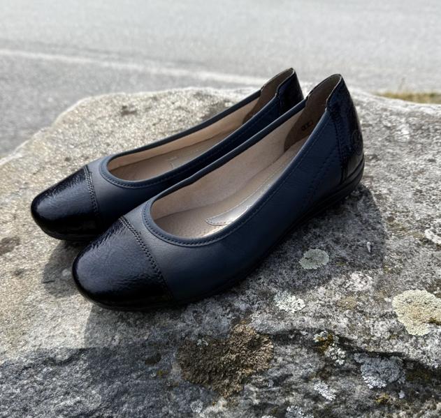 Rieker blå ballerina med mørkeblå tupp